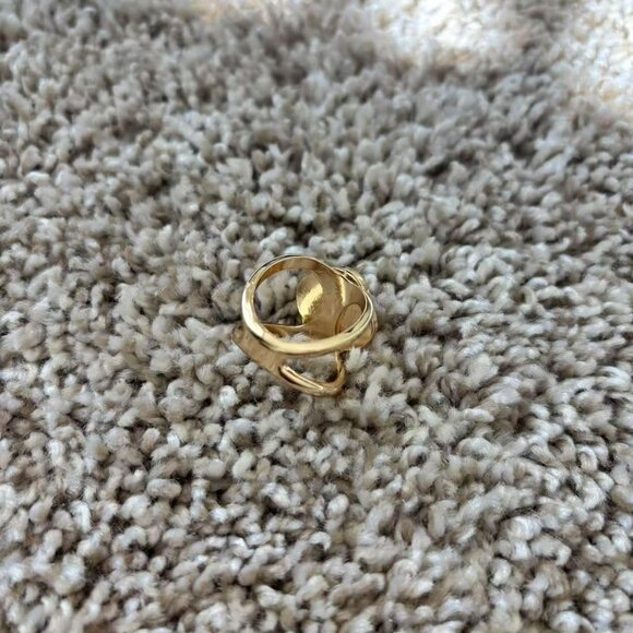 Elegant Gold Tone Pearl Ring – Brand New - Picture 3 of 4